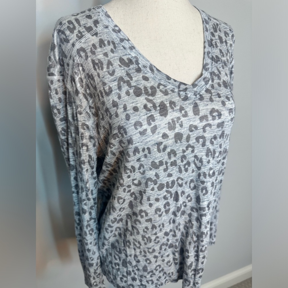 NWT sz S Rails Sami linen blend V neck leopard grey long sleeve top - Picture 6 of 6